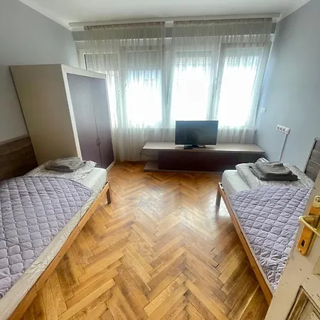 아파트 -golden Bird- Two Bedroom Apartment, Super