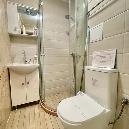 -golden Bird- Two Bedroom Apartment, Super *