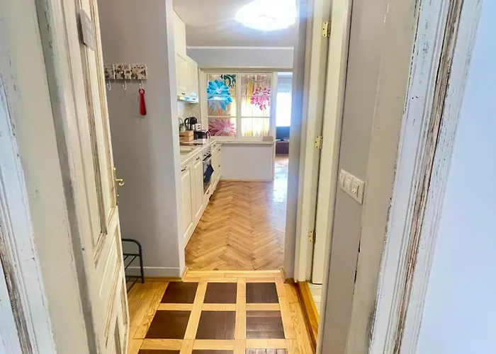 'golden Bird' Apartment, 2 Bedrooms, Super *