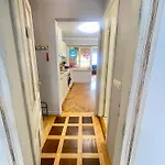 -golden Bird- Two Bedroom Apartment, Super *