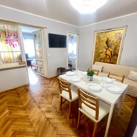'golden Bird' Apartment, 2 Bedrooms, Super Μπουργκάς
