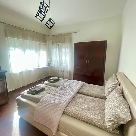 'golden Bird' Apartment, 2 Bedrooms, Super Μπουργκάς