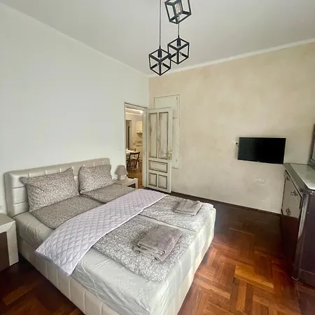 'golden Bird' Apartment, 2 Bedrooms, Super Διαμέρισμα Μπουργκάς
